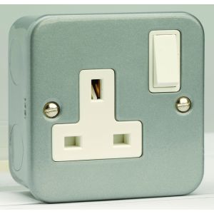 13 Amp Socket Outlets - 1 gang switched