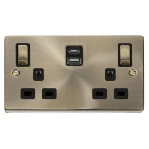 13A Ingot 2G Switched Socket 1xA &amp; 1xC USB - Black - Antique Brass